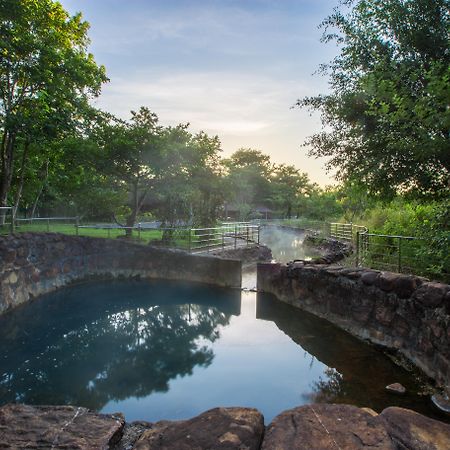 Thanh Tan Hot Springs By Fusion Hue Buitenkant foto