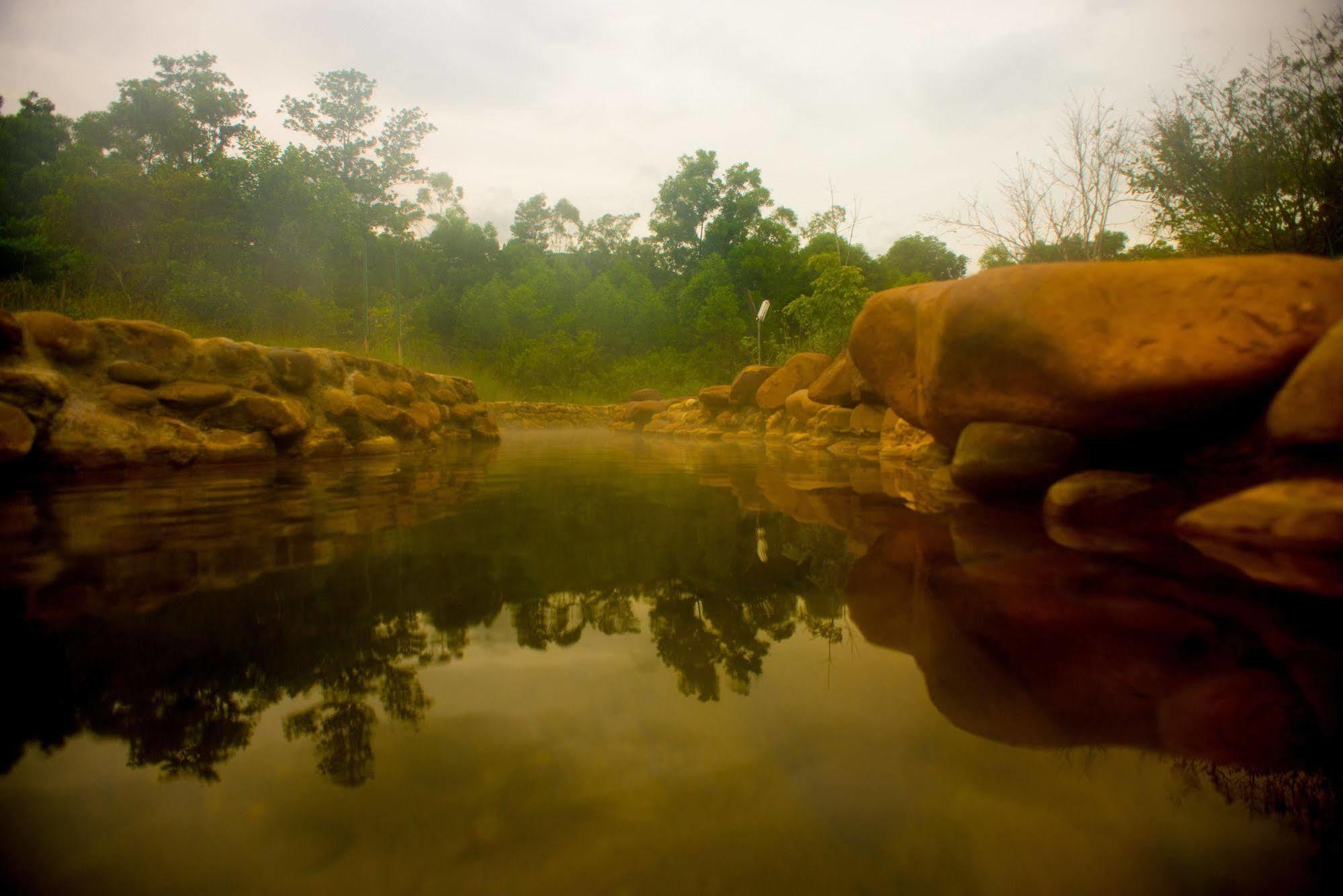 Thanh Tan Hot Springs By Fusion Hue Buitenkant foto
